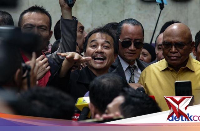 Jadi Tersangka, Roy Suryo cs Dicekal ke Luar Negeri 6 Bulan