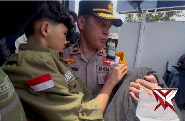 Polisi Sigap Evakuasi Mahasiswa di Parepare