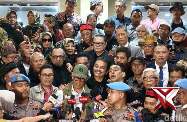 Senyum Roy Suryo Usai Tak Ditahan Setelah Diperiksa sebagai Tersangka