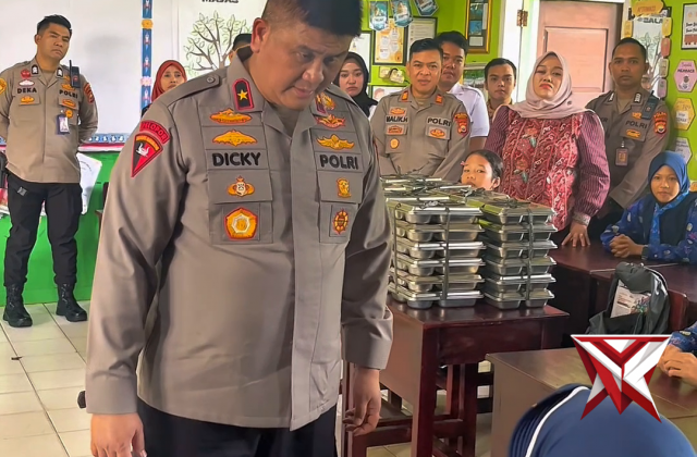WAKAPOLDA BENGKULU TINJAU DISTRIBUSI MBG DI SDN 1 KOTA BENGKULU