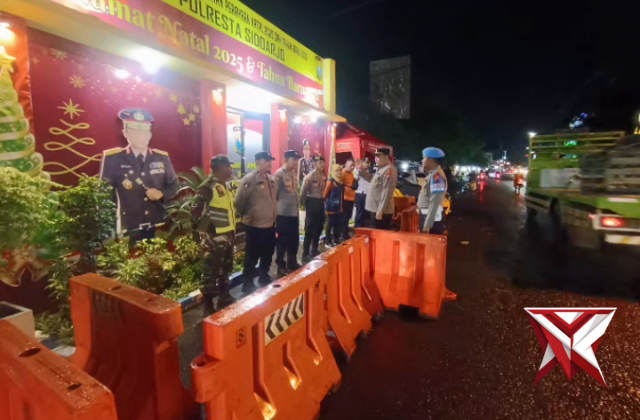 Personil Pospam 1 Pasar Krian Intensifkan Pengamanan Operasi Lilin Semeru Natal 2025 dan Tahun Baru