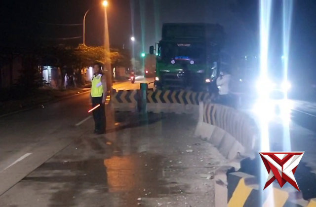 PENGATURAN ARUS LALULINTAS ANTISIPASI DAMPAK LAKALANTAS DI JL. RAYA SETROHADI