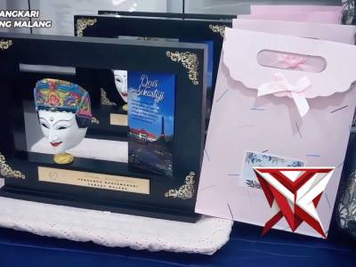 Ketua Bhayangkari Cabang Malang Daerah Jawa Timur Ny. Ari Muhammad Taat memimpin - PoliceTube