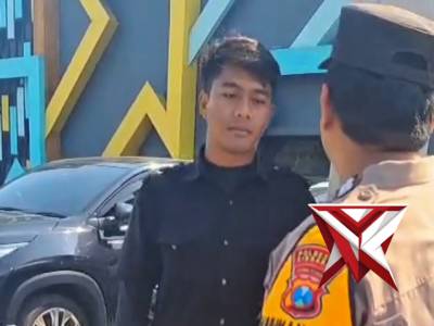 Bhabinkamtibmas Sambangi Warga Perumahan Lewat Patroli Dialogis - PoliceTube