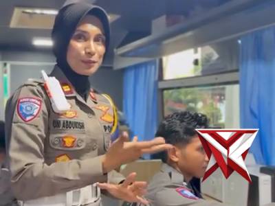 Pelayanan SIM keliling oleh Polwan - PoliceTube