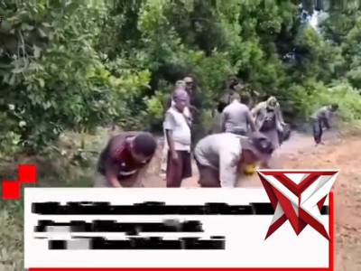 BHABINKAMTIBMAS DESA WAIBAU BANTU MASYARAKAT BERSIHKAN JALAN TANI - PoliceTube
