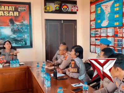 Kapolsek Denpasar Barat Pimpin Anev Bulanan, Berikan Arahan Kepada Para Perwira - PoliceTube