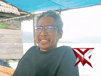 BHABINKAMTIBMAS POLSEK LASALIMU PMENGAJAR ANAK ANAK SUKU BAJO - PoliceTube