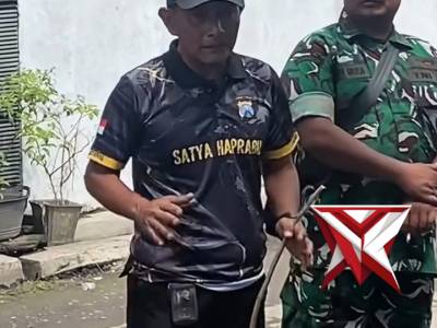 Respon Cepat, Kapolsek Mojowarno bersama Forkopimcam tanggapi laporan warga terkait jalan berlubang - PoliceTube