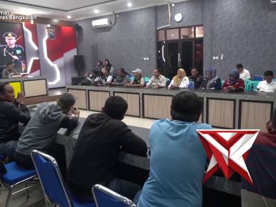 Kapolres Bangkalan AKBP Wibowo, S.I.K., M.H., Melaksanakan PIRAMIDA (Ngopi Bersama Media) Bertempat - PoliceTube