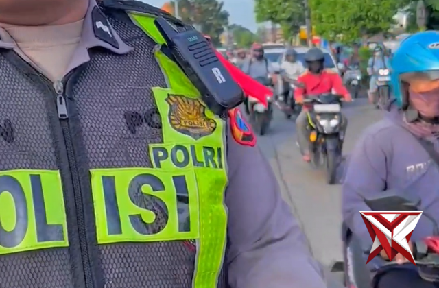 Unit Lantas Polsek Pakal Pengaturan Lalulintas di Jalan