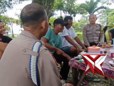 Lewat secangkir kopi anggota Polsek Sumberrejo Ajak Jaga Kamtibmas - PoliceTube