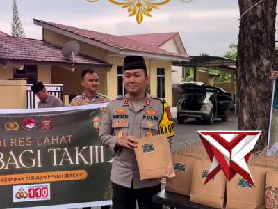 Kapolres Lahat, Pimpin Kegiatan Pembagian Takjil - PoliceTube