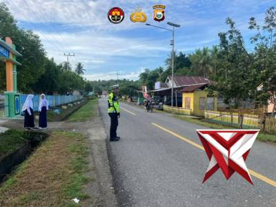 Satlantas polres haltim melaksanakan gatur