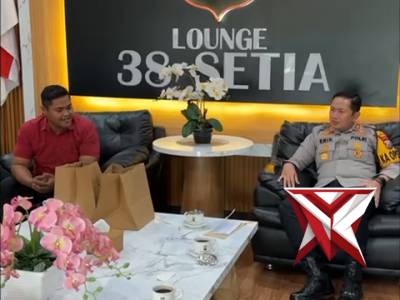 Kapolres Magetan menerima audiensi dari Komunitas Magetan Vespa Bersatu sebagai wadah silaturahmi da - PoliceTube