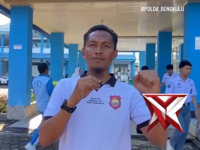 KAPOLDA GOES TO SCHOOL - PoliceTube