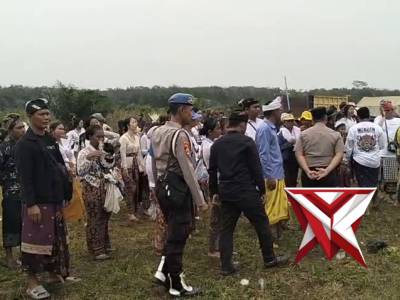 Kapolsek Mesuji Raya Iptu Bambang SH,MH. Berserta anggota menghadiri acara ngaben di Ds Mataram jaya