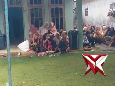 Kapolsek Bantur bersama memberikan pelayanan pengawalan kepada jenazah dari luar wilayah Kec. Bantur - PoliceTube
