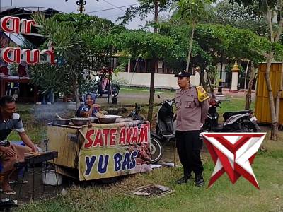 Petugas Polsek Kartoharjo Magetan laksanakan patroli Pujasera