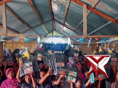 &ldquo;Anak-anak Harus Punya Buku dan Alat Tulis Sekolah&rdquo; - PoliceTube