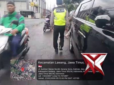 Personil Polsek Lawang laksanakan Giat rutin selama bulan Ramadhan pengaturan lalu lintas di pasar - PoliceTube