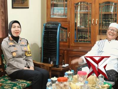 Perkuat Sinergitas dengan Tokoh Agama, Kapolres Majalengka Silaturahmi ke Ketua Umum MUI di Pondok P - PoliceTube