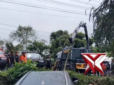 Evakuasi Mobil Terbalik Di Mataraman - PoliceTube