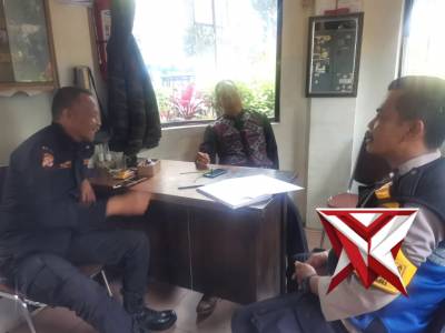 BHABINKAMTIBMAS KEL.GEGERKALONG POLSEK SUKASARI LAKUKAN GIAT BINKAMSA - PoliceTube