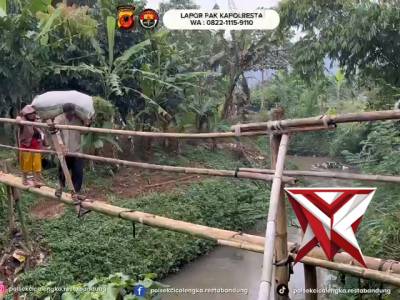 Polsek Cicalengka akan melakukan perbaikan jembatan yang berlokasi di Desa Panenjoan - PoliceTube
