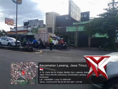 Anggota Polsek Lawang Melaksanakan Giat Pengaturan Lalu lintas di Wilayah Kec. Lawang - PoliceTube