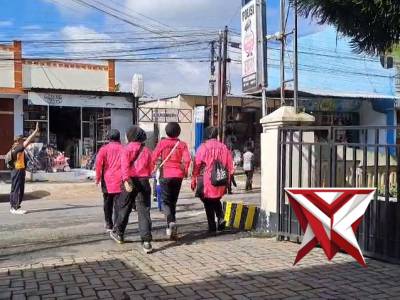 Jumat sehat polsek Singosari bersama bhayangkari - PoliceTube