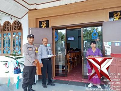 Bhabinkamtibmas Polsek Teluk Segara Laksanakan Pengamanan Ibadah di Gereja HKBP Jitra Bhabinkamtibm - PoliceTube