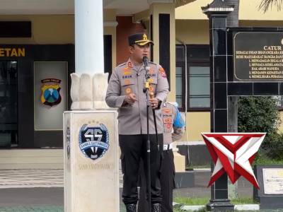 Kapolres Magetan memimpin apel pagi dan dilanjutkan tasyakuran bagi personel yang berulang tahun - PoliceTube