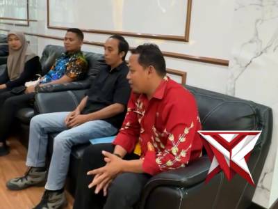 Silaturahmi Hangat Bersama Komunitas Lari ????? Kapolres menerima silaturahmi dari Komunitas Lari - PoliceTube