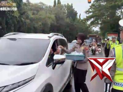 Polres Probolinggo Gelar Berbagi Takjil On The Road