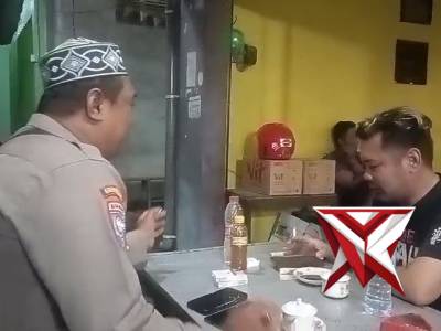 Polsek Ujungpangkah Patroli Dialogis Bersama Warga - PoliceTube