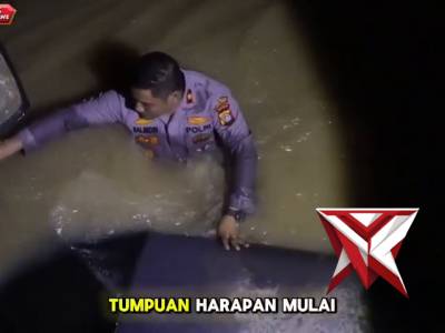 Perjuangan di tengah banjir