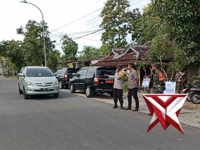 PENGAMANAN KUNJUNGAN MENTRI KOPERASI DI MALL BMT NGASEM - PoliceTube