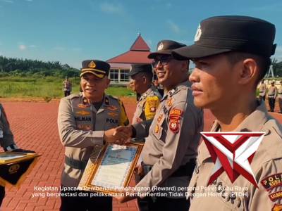 Upacara Pemberian Penghargaan (Reward) Personil Polres Kubu Raya Yang Berprestasi - PoliceTube