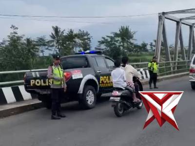 Patroli sore anggota Polsek Bantur untuk antisipasi adanya balap liar di bulan Ramadhan