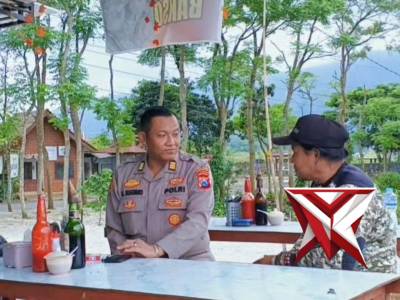Hangat dan Akrab Kapolsek Sempol di Warung Desa Kalianyar - PoliceTube