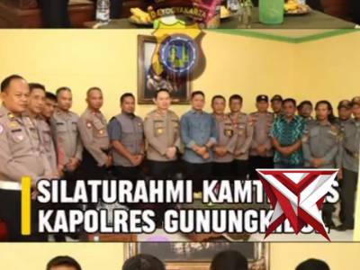 Semakin dekat dan semakin akrab bersama perangkat Desa. - PoliceTube