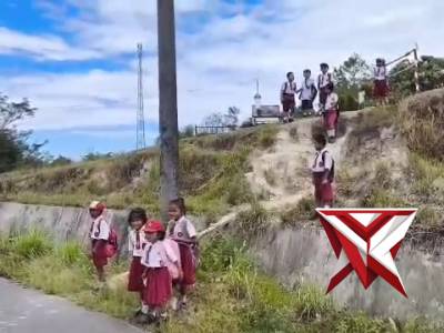 Personil Sat Lantas Polres Samosir melaksankan Patroli