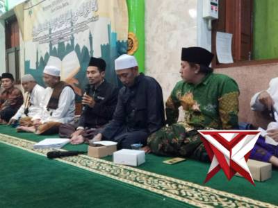 Menghadiri kegiatan jamaah desa - PoliceTube