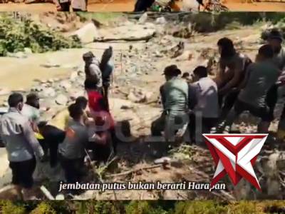 Sinergitas Tanpa Batas, TNI Polri Bangun Jembatan Darurat di Linge - PoliceTube