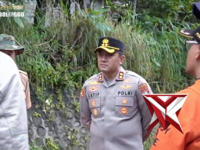 Peninjauan Langsung Kapolres Probolinggo di Lokasi Tanah Longsor Kec. Tiris Kabupaten Probolinggo - PoliceTube