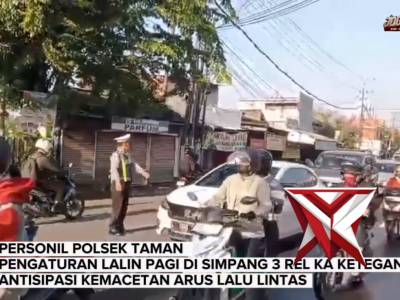 Personel Polsek Taman pengaturan lalu lintas pagi antisipasi kemacetan - PoliceTube