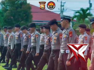 Kegiatan latihan baris berbaris personil polres Seluma - PoliceTube