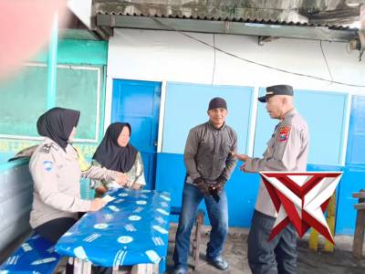 Panit Binmas Polsek Lawang Iptu Irwansyah dan Aiptu Sri Sumarwati Memberikan himbauan Kamtibmas