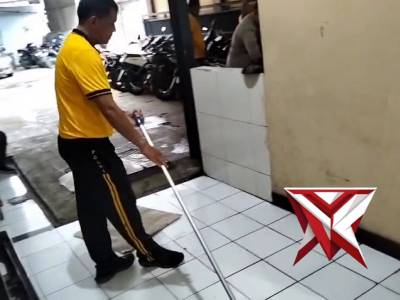 Polsek Banjaran melaksanakan kegiatan korve di lingkungan Mapolsek Banjaran - PoliceTube